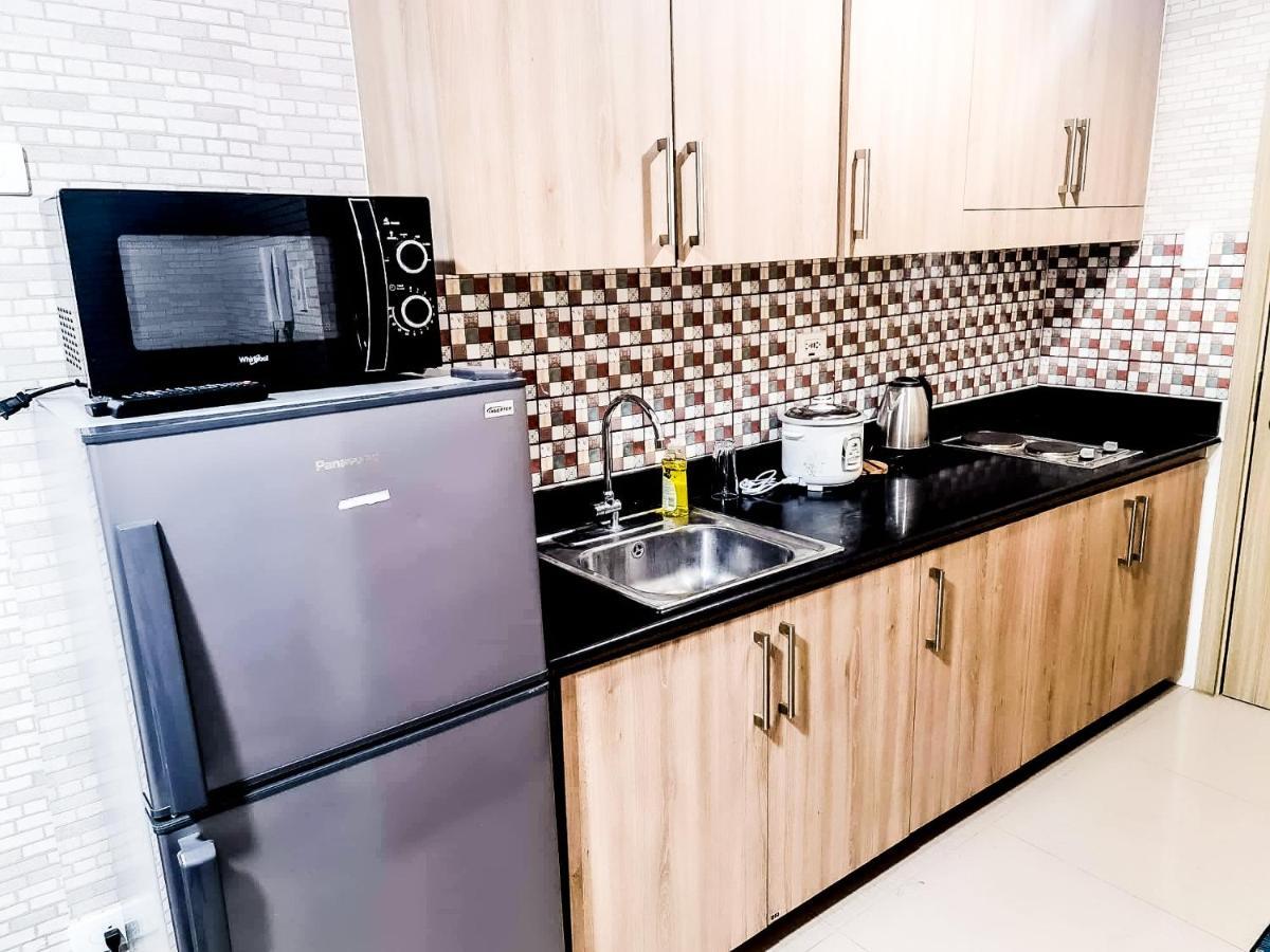 Sabina'S One Bedroom Condo At Shore Tower C 马尼拉 外观 照片